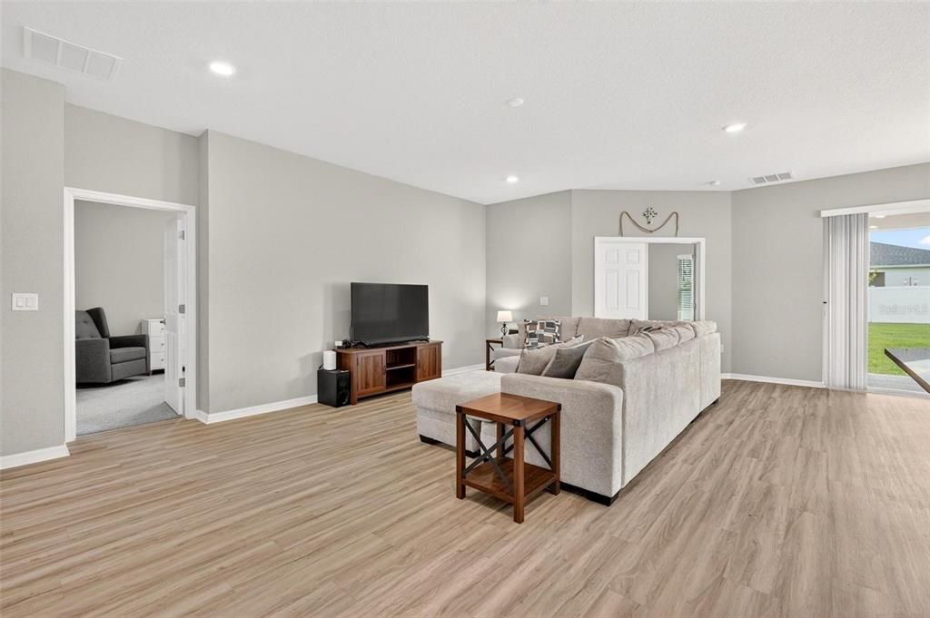 For Sale: $369,900 (4 beds, 2 baths, 2024 Square Feet)