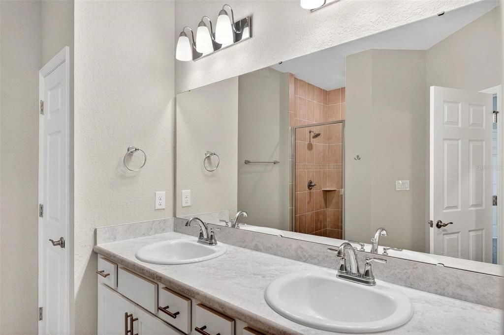For Sale: $369,900 (4 beds, 2 baths, 2024 Square Feet)