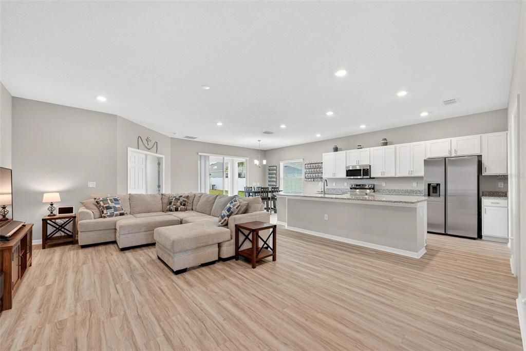 For Sale: $369,900 (4 beds, 2 baths, 2024 Square Feet)