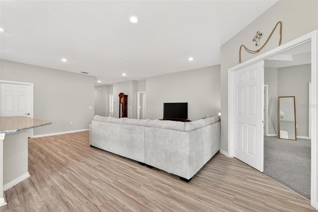 For Sale: $369,900 (4 beds, 2 baths, 2024 Square Feet)