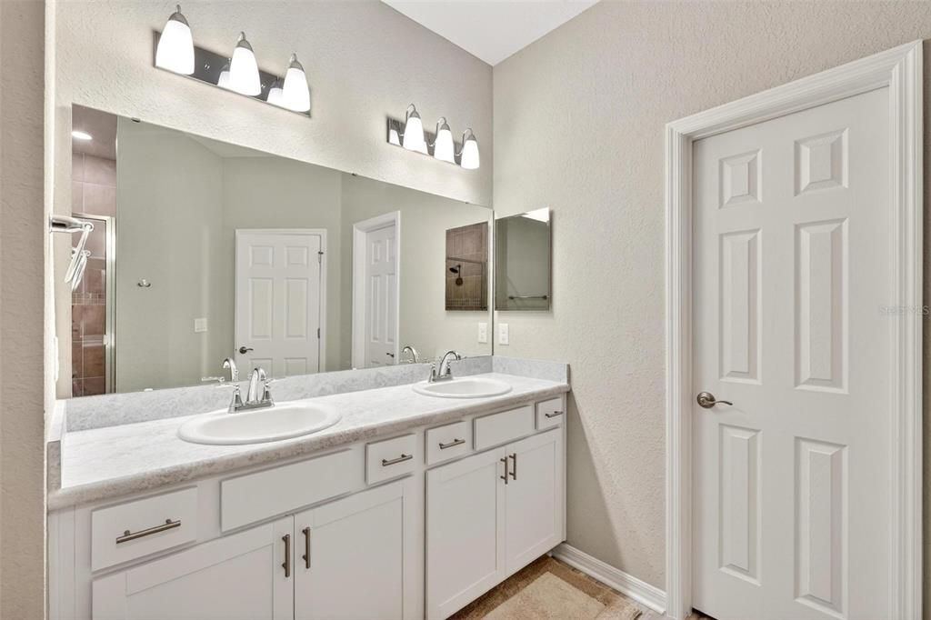 For Sale: $369,900 (4 beds, 2 baths, 2024 Square Feet)