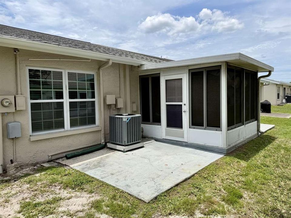 For Sale: $187,900 (2 beds, 1 baths, 972 Square Feet)
