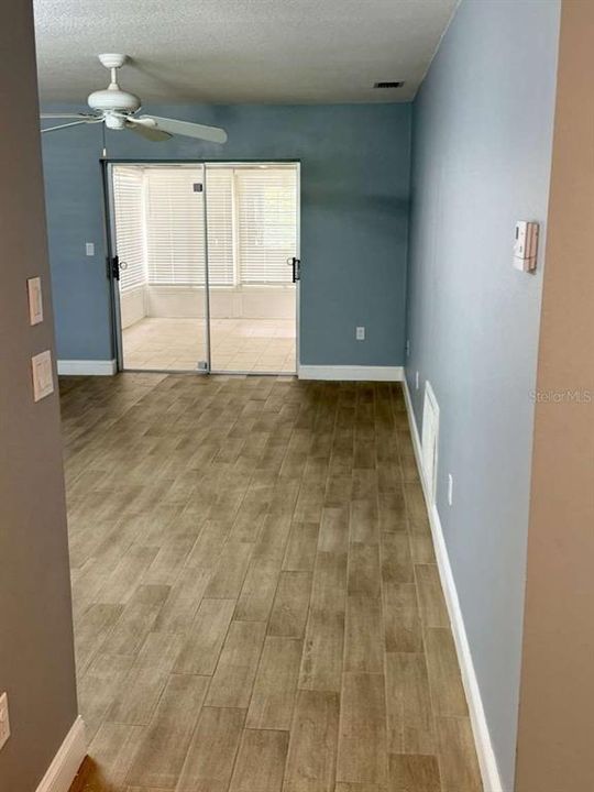 For Sale: $187,900 (2 beds, 1 baths, 972 Square Feet)