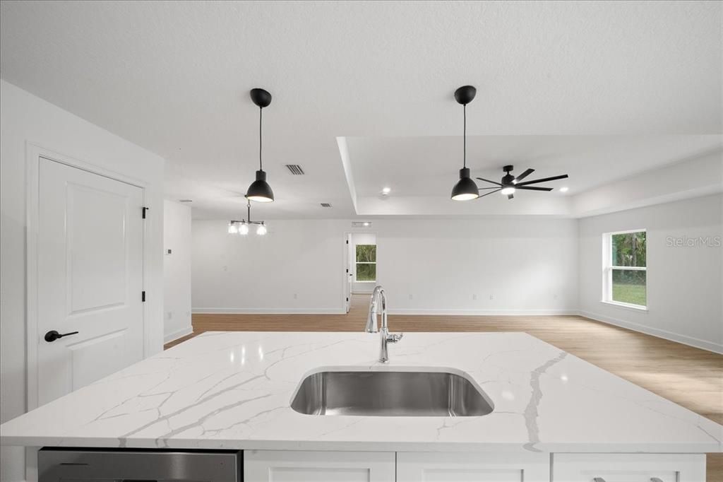 En Venta: $349,990 (3 camas, 2 baños, 1580 Pies cuadrados)