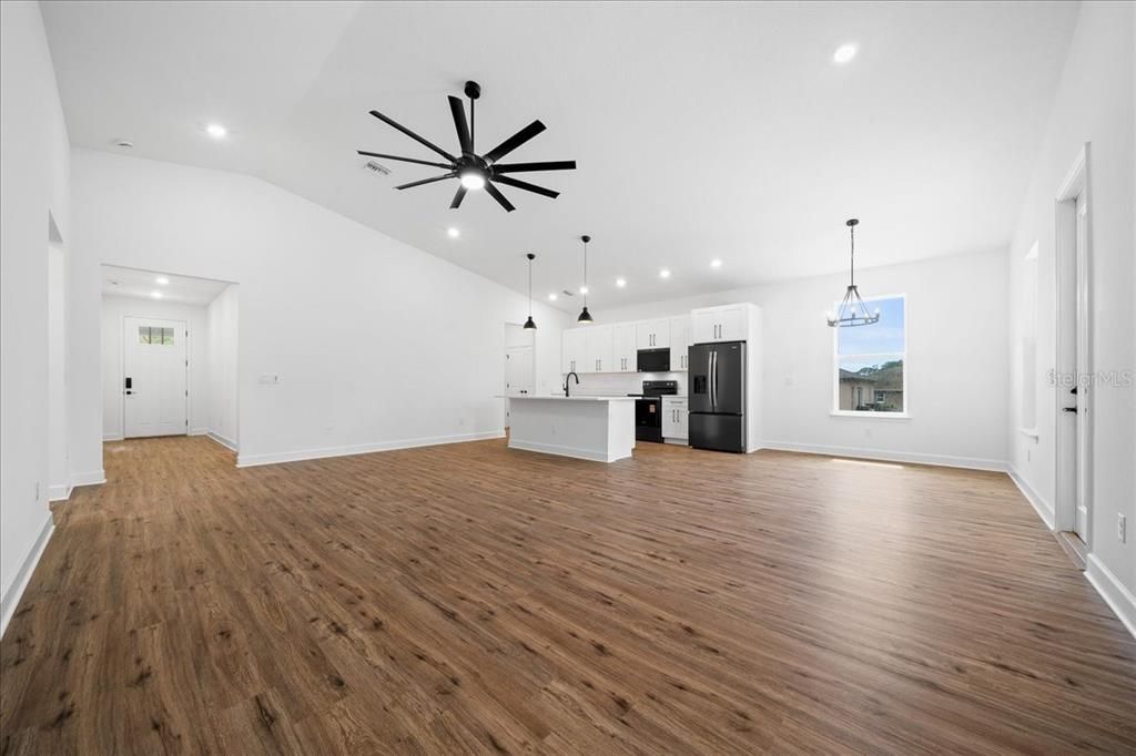 En Venta: $419,990 (4 camas, 3 baños, 2061 Pies cuadrados)
