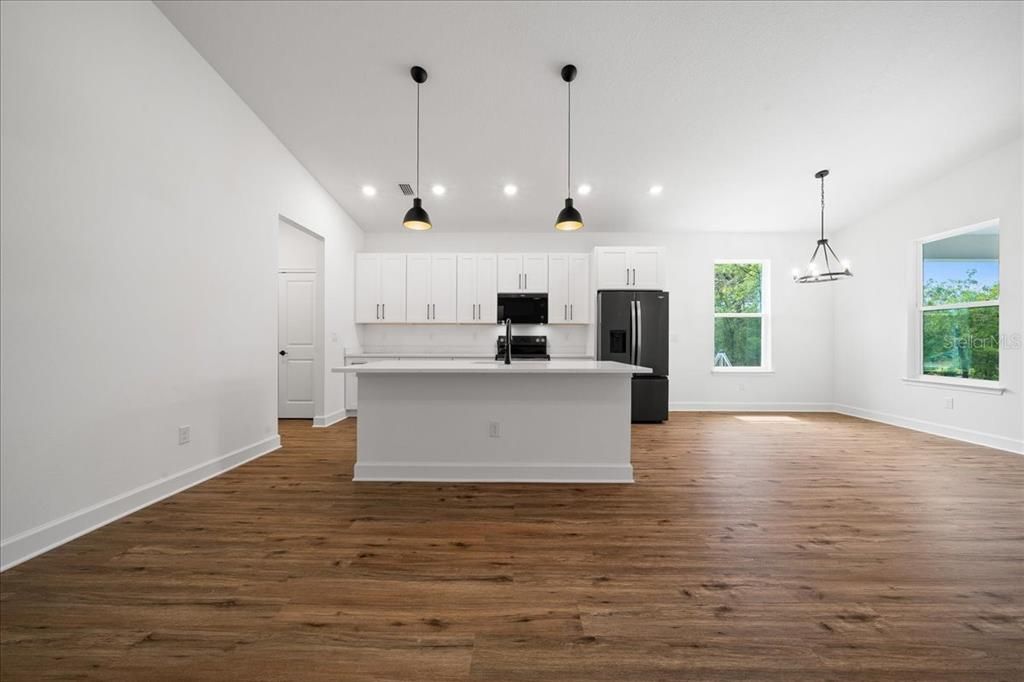 En Venta: $419,990 (4 camas, 3 baños, 2061 Pies cuadrados)