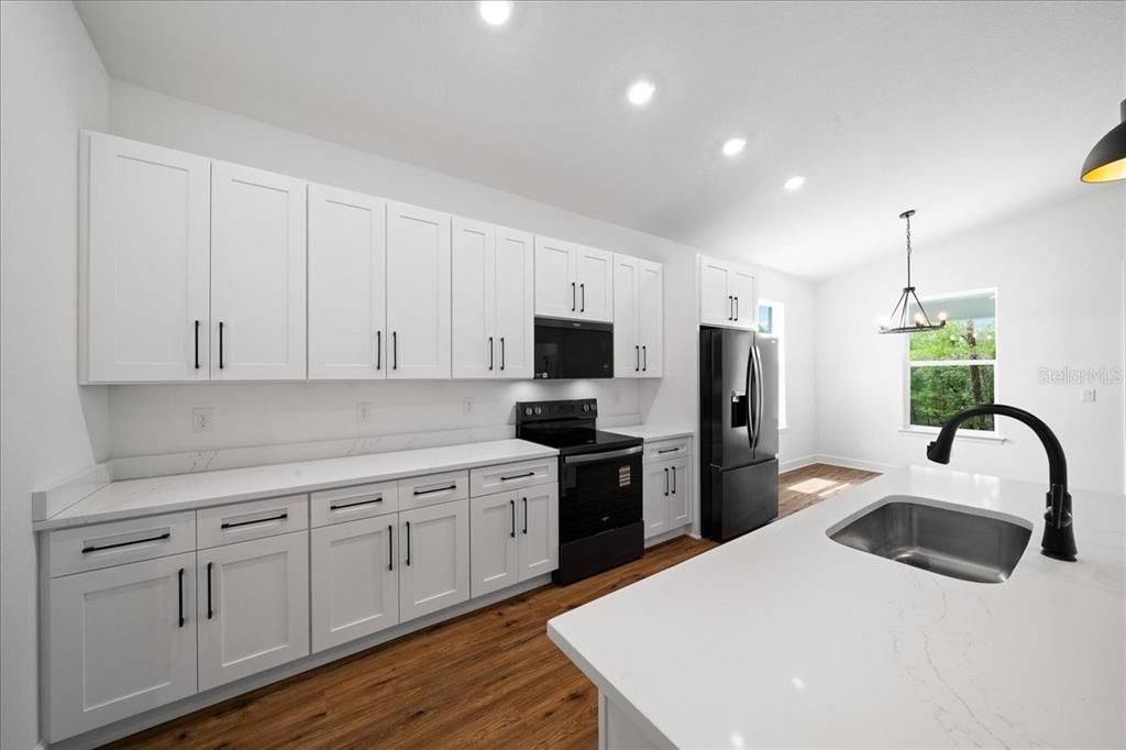 En Venta: $419,990 (4 camas, 3 baños, 2061 Pies cuadrados)
