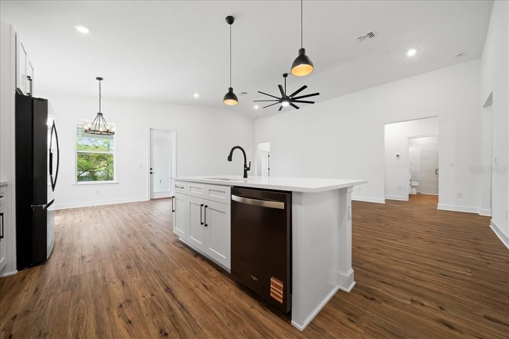 En Venta: $419,990 (4 camas, 3 baños, 2061 Pies cuadrados)