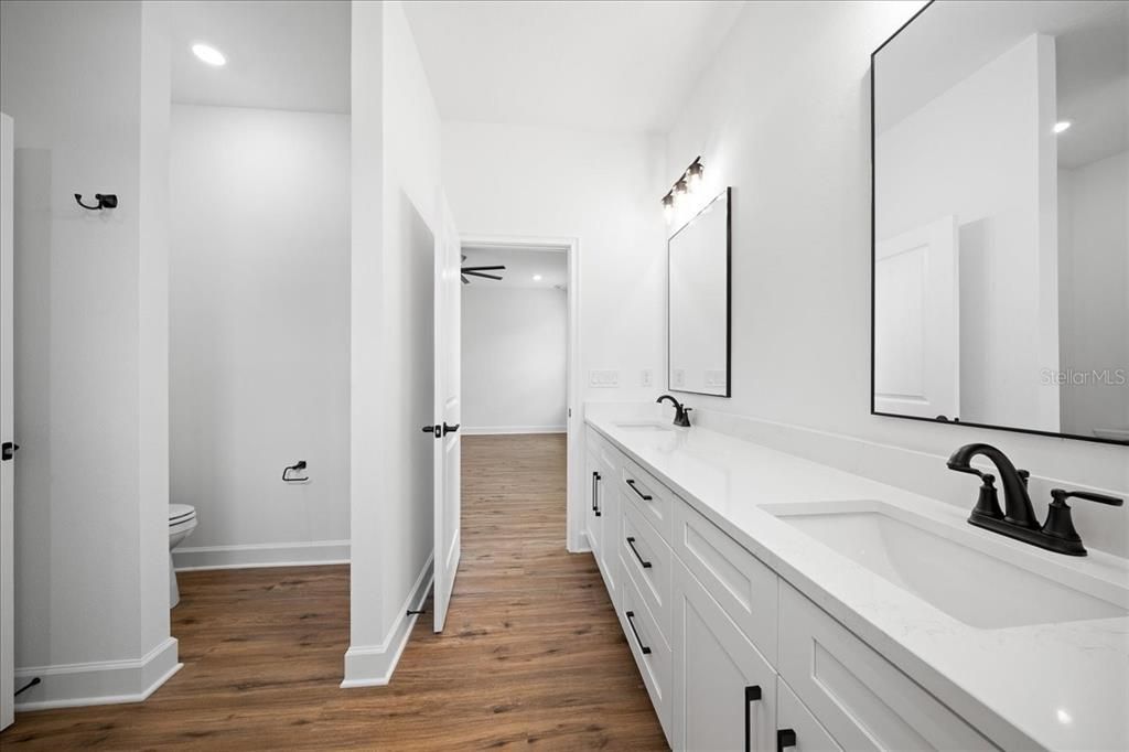 En Venta: $419,990 (4 camas, 3 baños, 2061 Pies cuadrados)