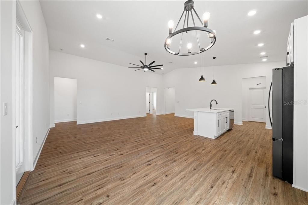En Venta: $419,990 (4 camas, 3 baños, 2061 Pies cuadrados)