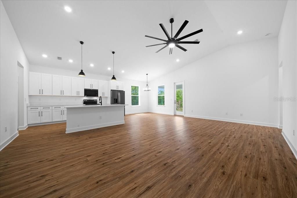 En Venta: $419,990 (4 camas, 3 baños, 2061 Pies cuadrados)