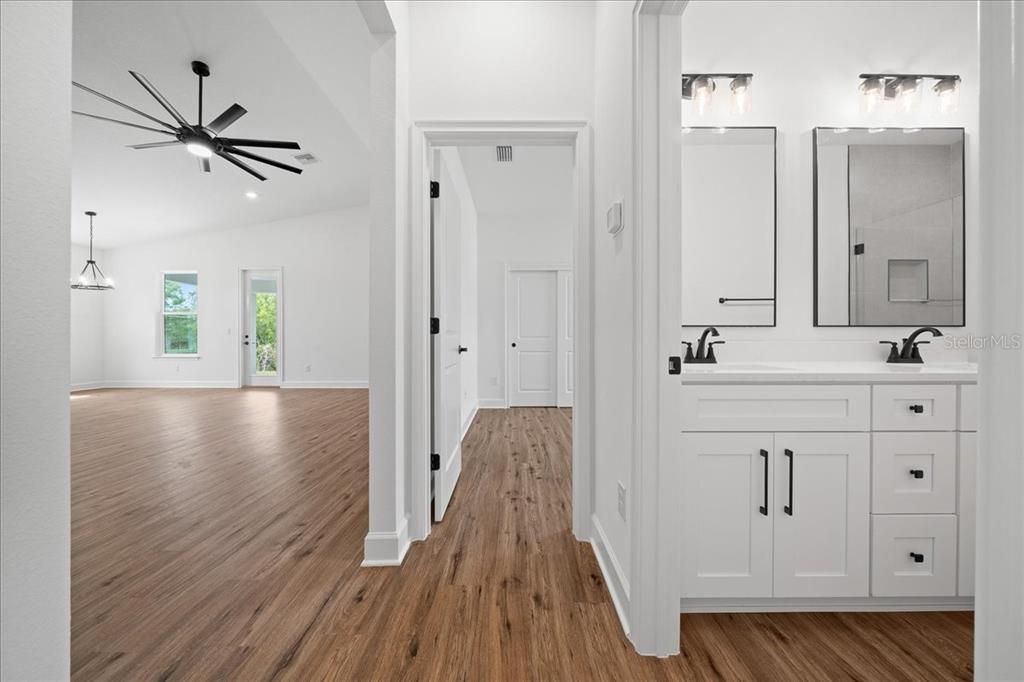 En Venta: $419,990 (4 camas, 3 baños, 2061 Pies cuadrados)