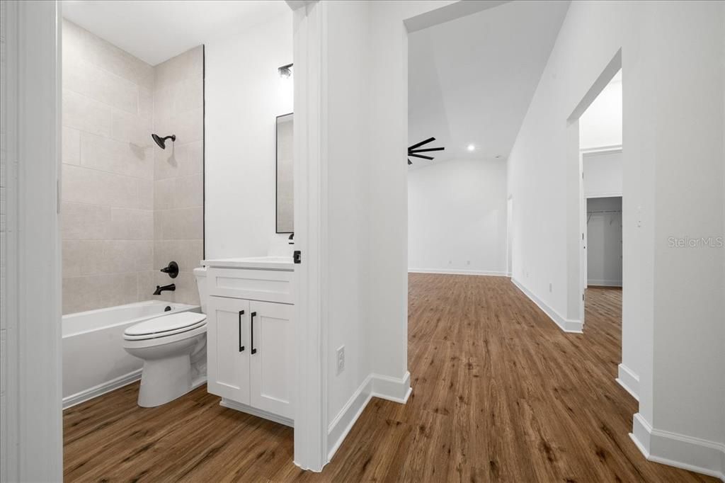 En Venta: $419,990 (4 camas, 3 baños, 2061 Pies cuadrados)