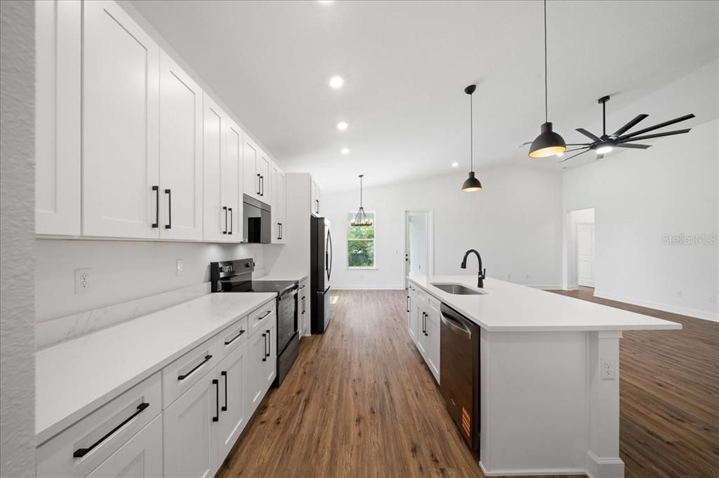 En Venta: $419,990 (4 camas, 3 baños, 2061 Pies cuadrados)