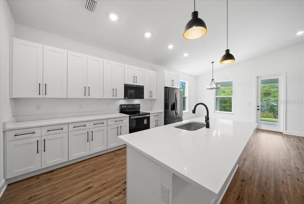 En Venta: $419,990 (4 camas, 3 baños, 2061 Pies cuadrados)