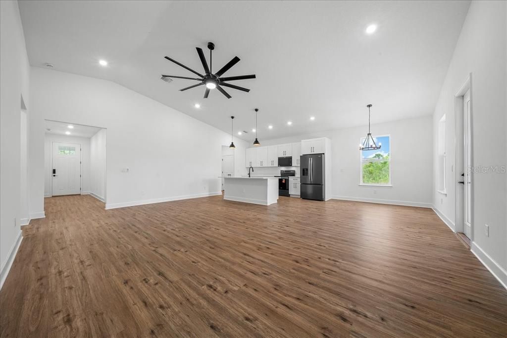 На продажу: $414,900 (4 спален, 3 ванн, 2061 Квадратных фут)