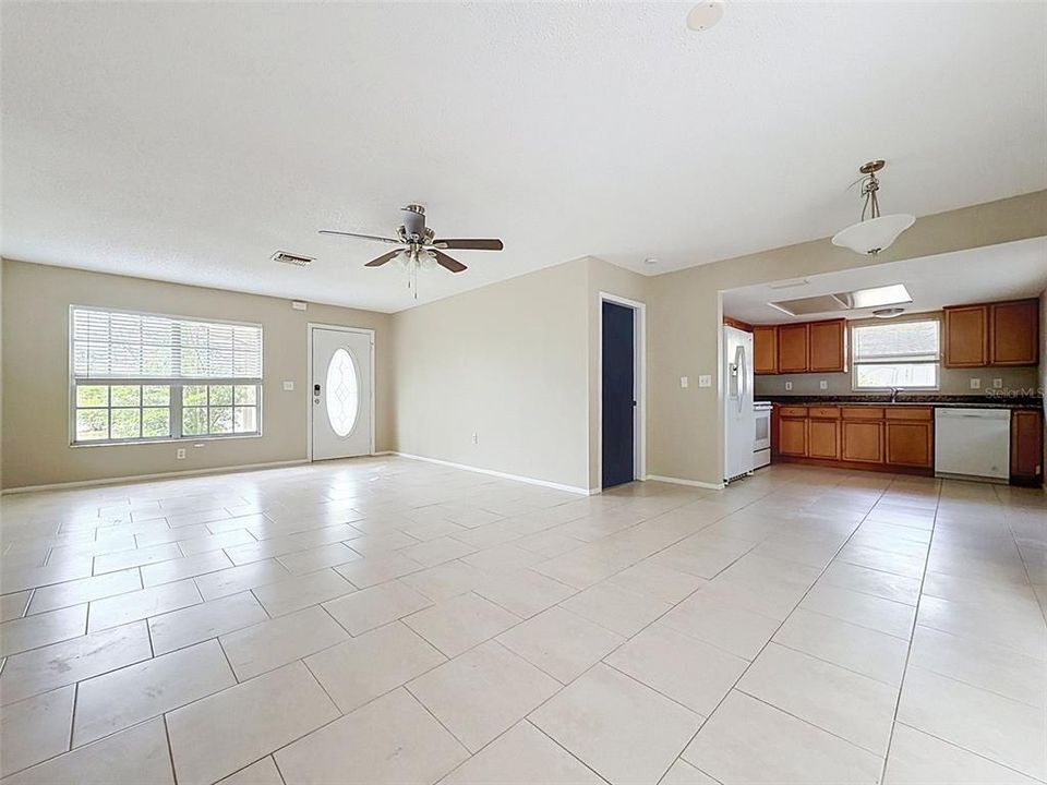 For Sale: $349,900 (3 beds, 2 baths, 1224 Square Feet)
