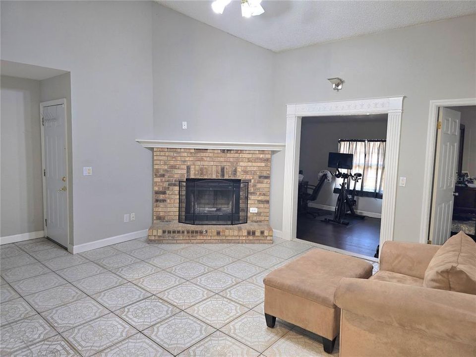 For Sale: $465,000 (4 beds, 2 baths, 1903 Square Feet)