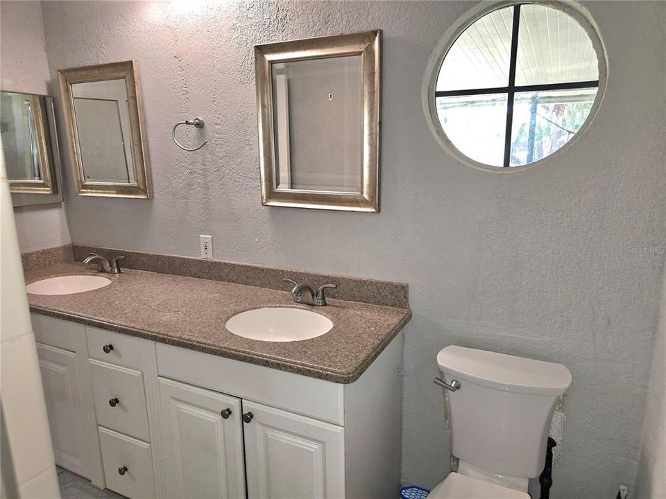 For Sale: $465,000 (4 beds, 2 baths, 1903 Square Feet)
