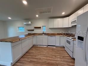 For Rent: $1,800 (1 beds, 1 baths, 800 Square Feet)