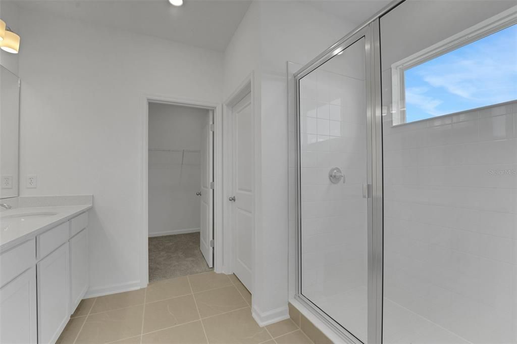 На продажу: $327,990 (4 спален, 3 ванн, 2417 Квадратных фут)