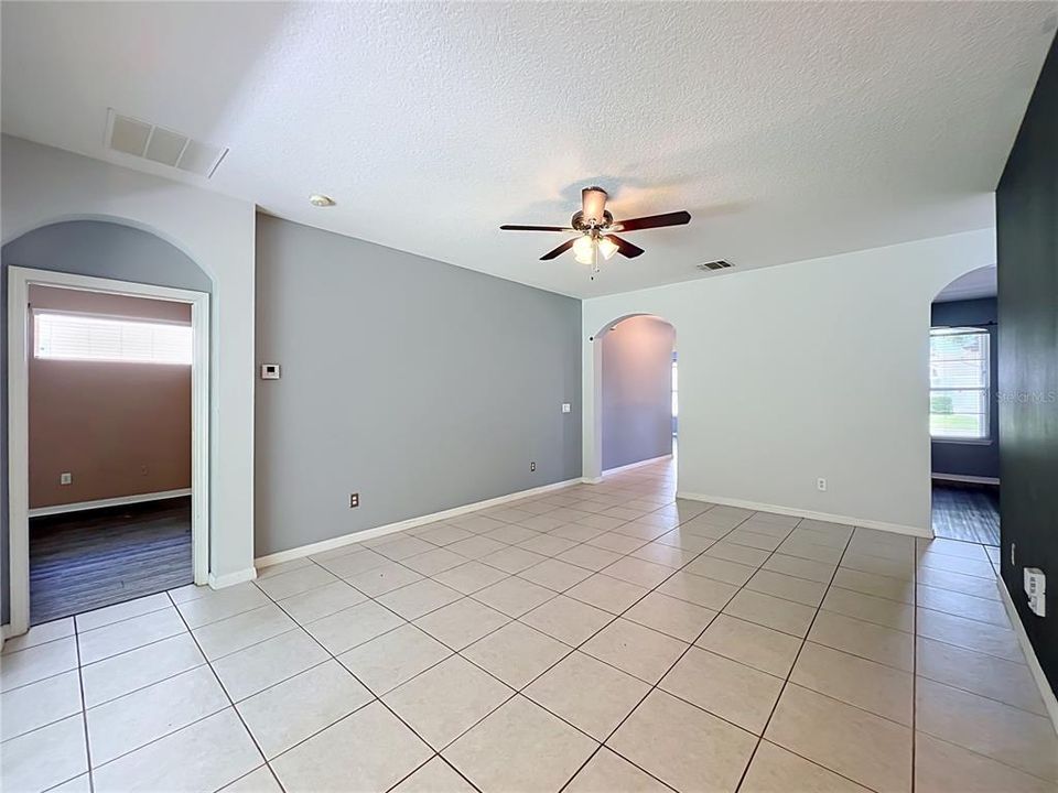 En Venta: $440,000 (4 camas, 3 baños, 2366 Pies cuadrados)