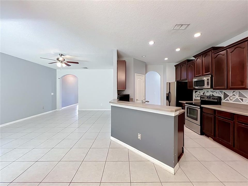 En Venta: $440,000 (4 camas, 3 baños, 2366 Pies cuadrados)