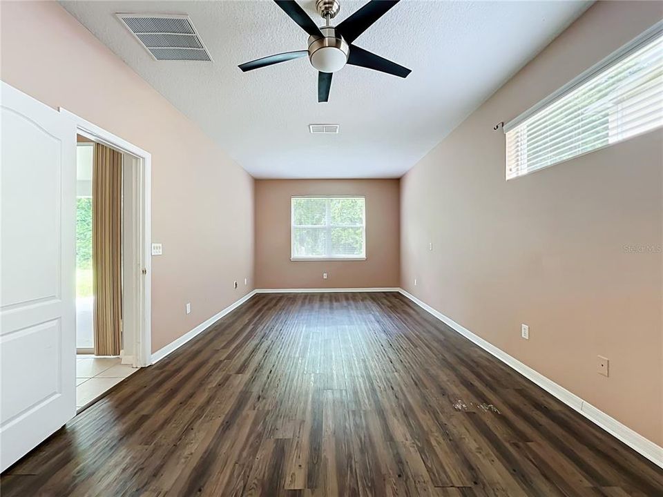 En Venta: $440,000 (4 camas, 3 baños, 2366 Pies cuadrados)