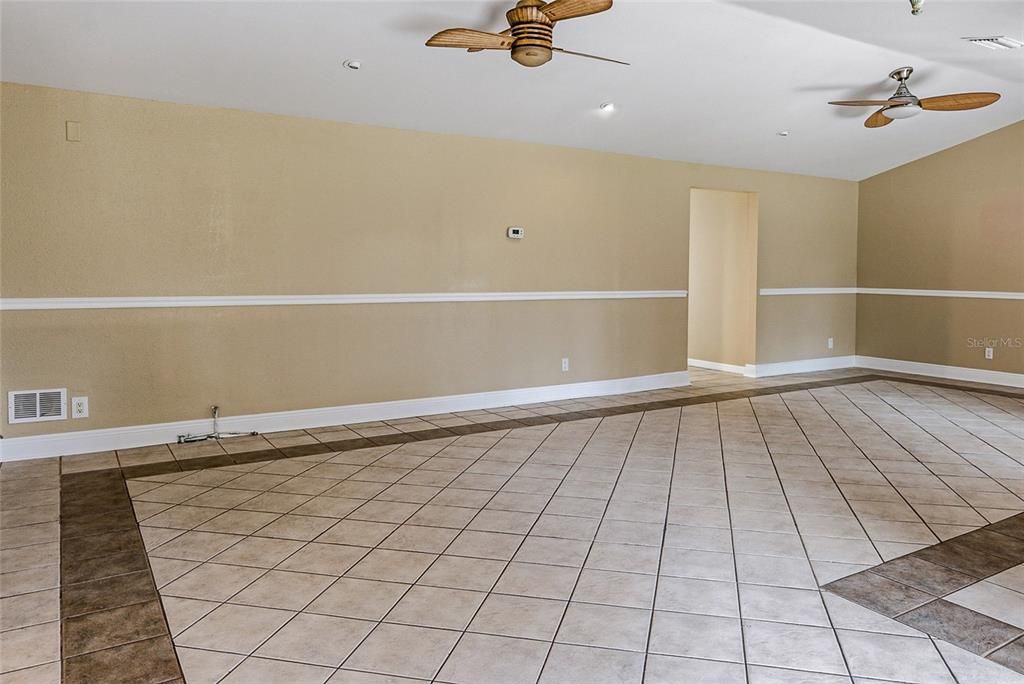 En Venta: $560,000 (3 camas, 2 baños, 1599 Pies cuadrados)
