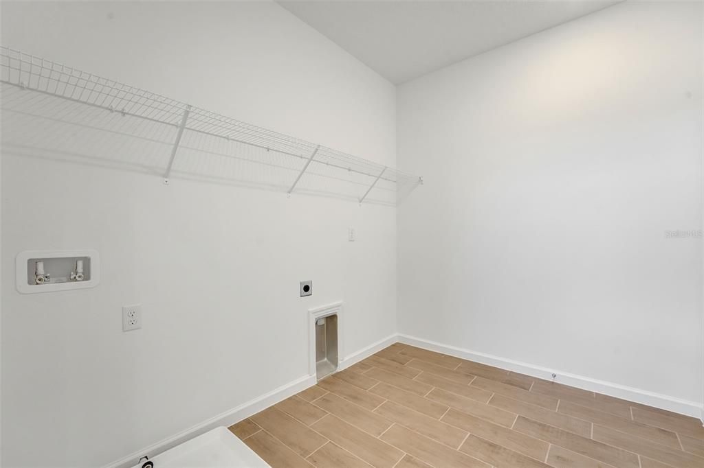 На продажу: $312,990 (4 спален, 3 ванн, 2417 Квадратных фут)