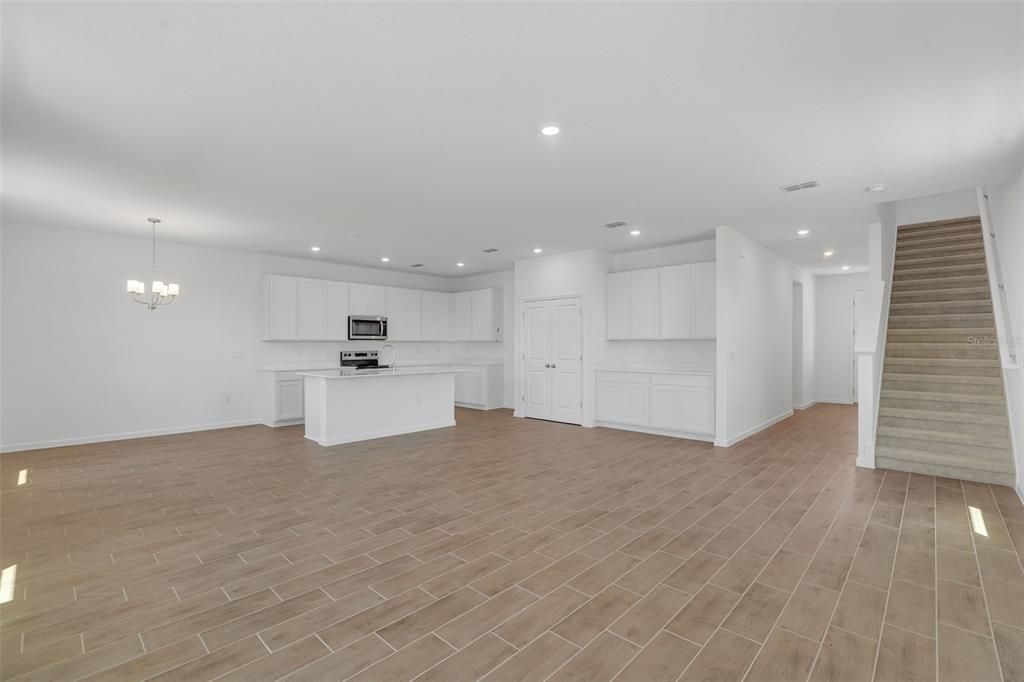 На продажу: $312,990 (4 спален, 3 ванн, 2417 Квадратных фут)
