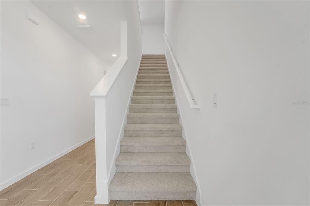 На продажу: $312,990 (4 спален, 3 ванн, 2417 Квадратных фут)