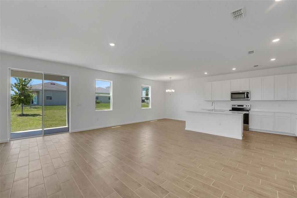 На продажу: $312,990 (4 спален, 3 ванн, 2417 Квадратных фут)
