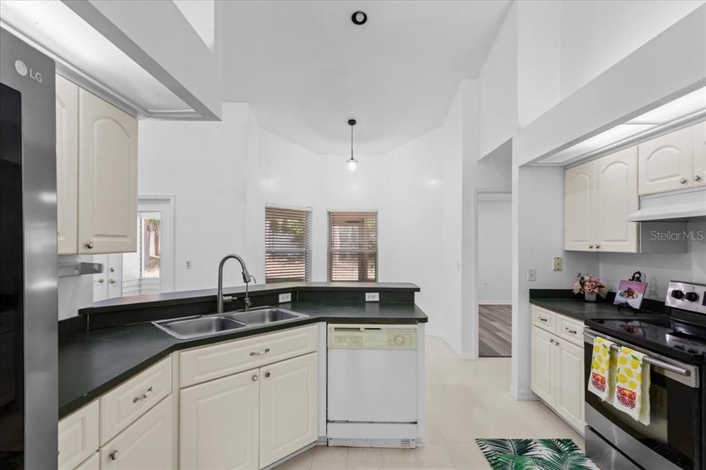 For Sale: $415,000 (4 beds, 3 baths, 2127 Square Feet)