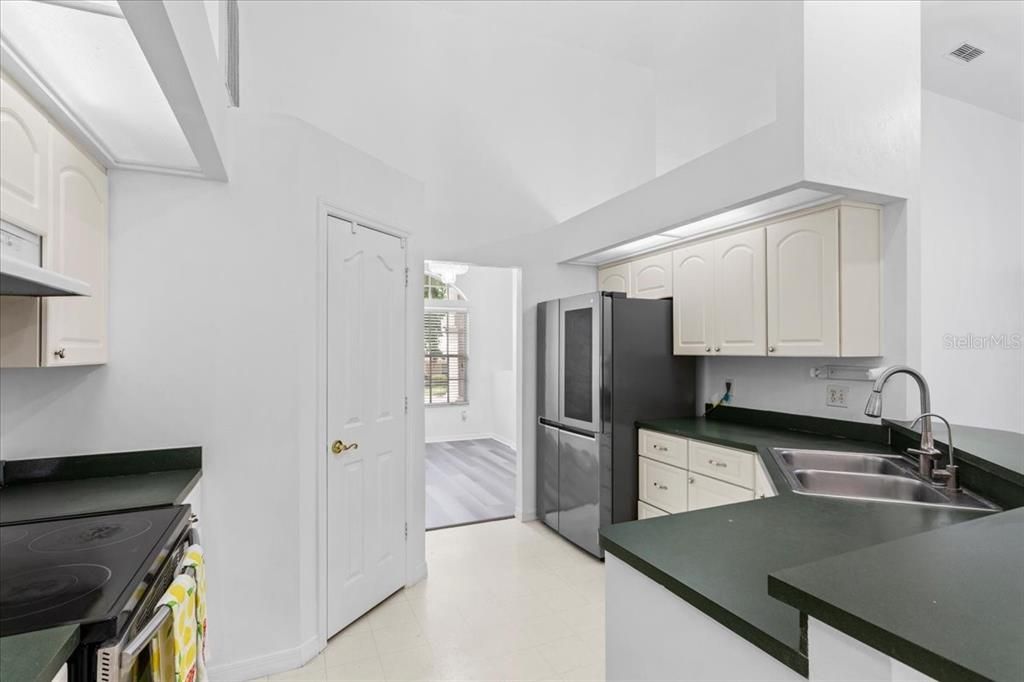 For Sale: $415,000 (4 beds, 3 baths, 2127 Square Feet)