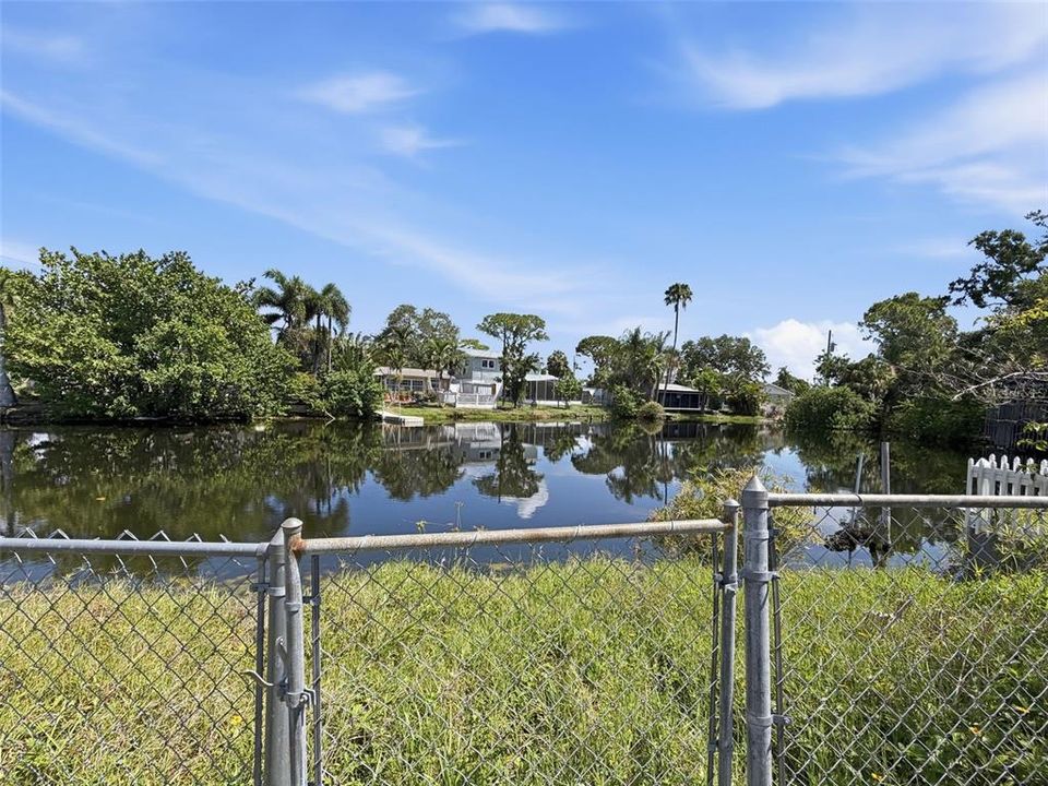 For Sale: $350,000 (3 beds, 2 baths, 1192 Square Feet)