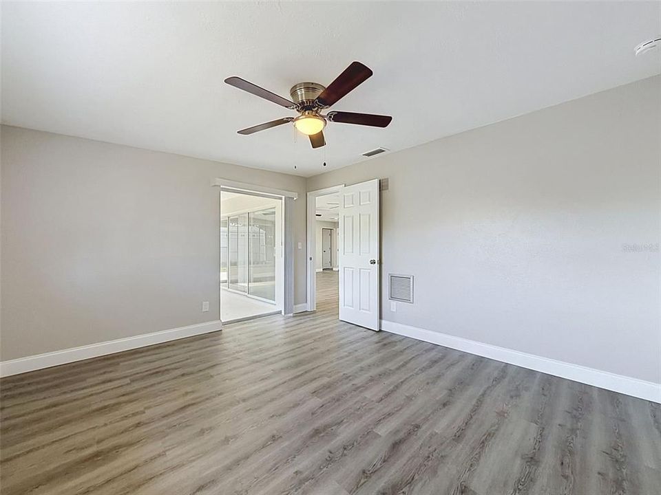 For Sale: $350,000 (3 beds, 2 baths, 1192 Square Feet)