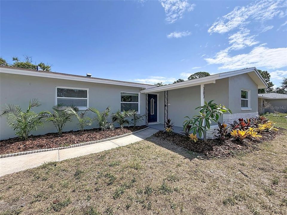 For Sale: $350,000 (3 beds, 2 baths, 1192 Square Feet)