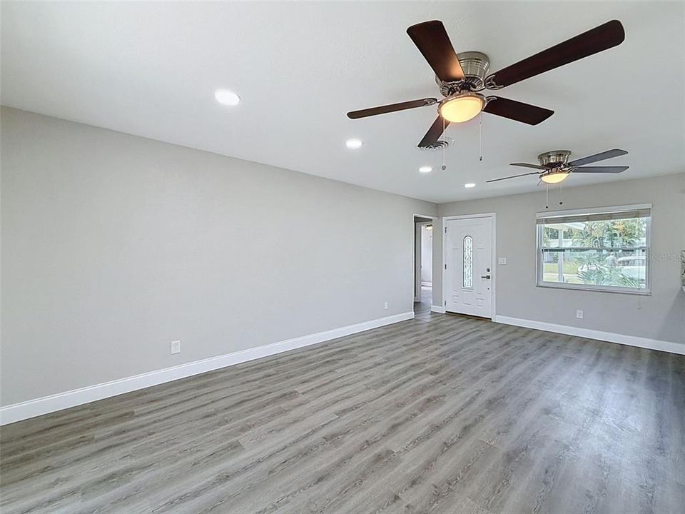 For Sale: $350,000 (3 beds, 2 baths, 1192 Square Feet)