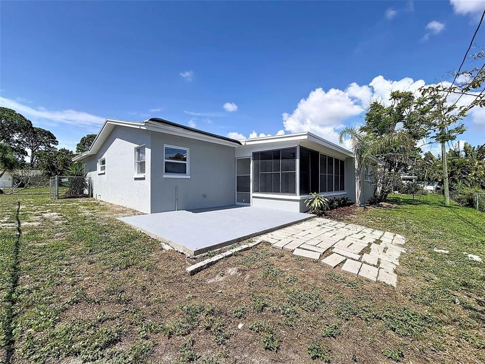 For Sale: $350,000 (3 beds, 2 baths, 1192 Square Feet)