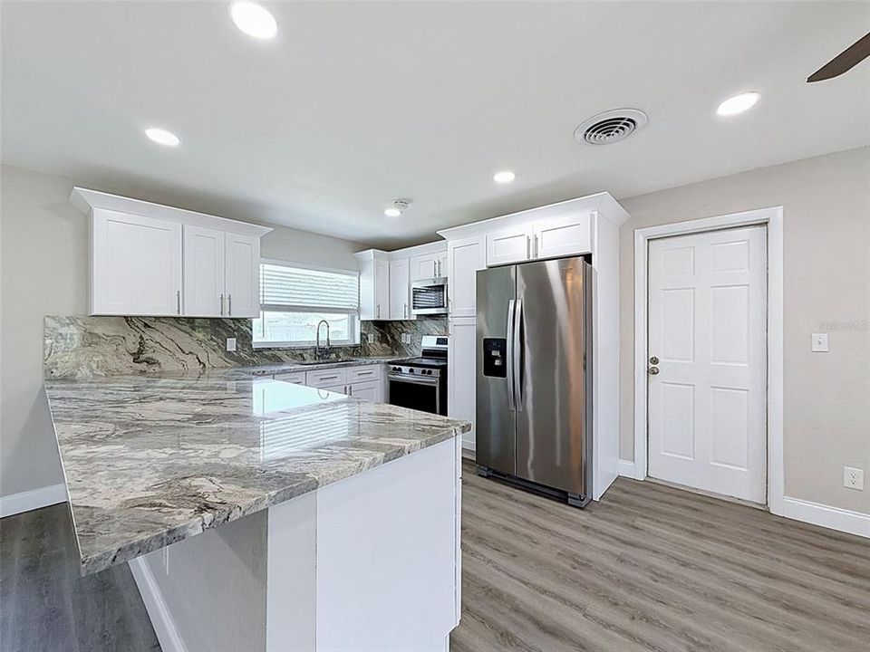 For Sale: $350,000 (3 beds, 2 baths, 1192 Square Feet)