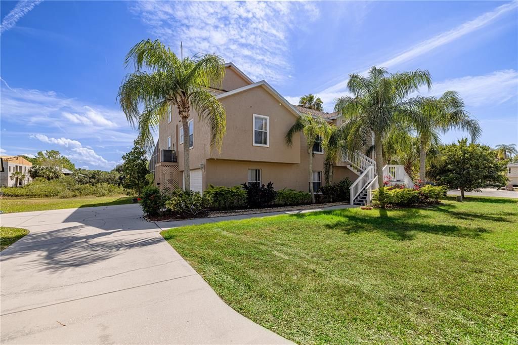 For Sale: $550,000 (4 beds, 3 baths, 2708 Square Feet)