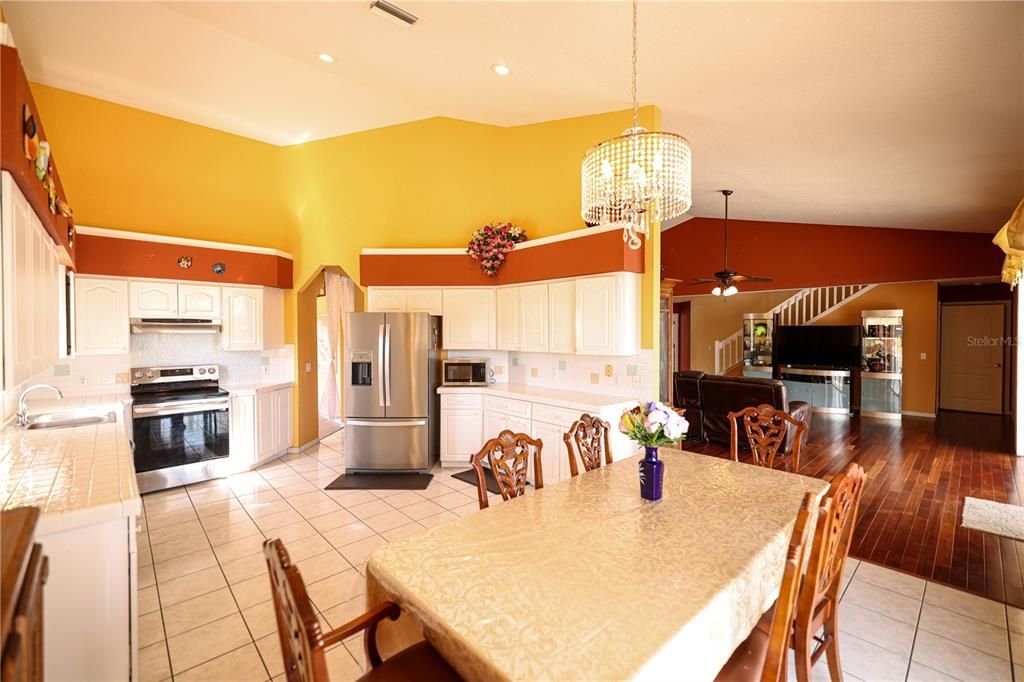 For Sale: $550,000 (4 beds, 3 baths, 2708 Square Feet)