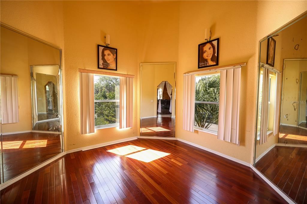 For Sale: $550,000 (4 beds, 3 baths, 2708 Square Feet)