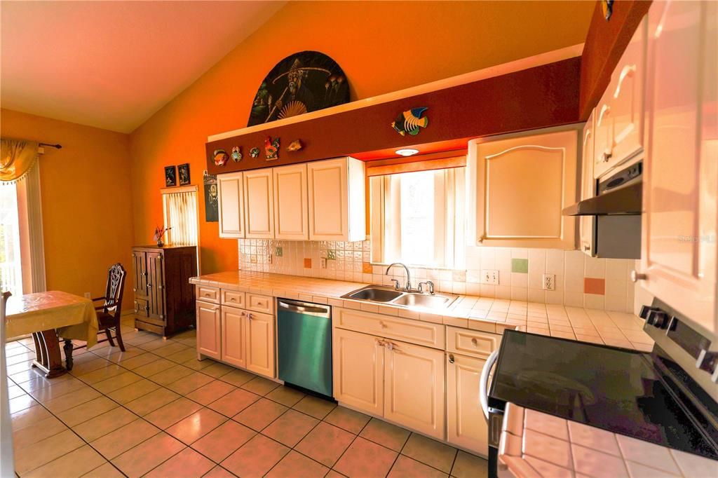 For Sale: $550,000 (4 beds, 3 baths, 2708 Square Feet)