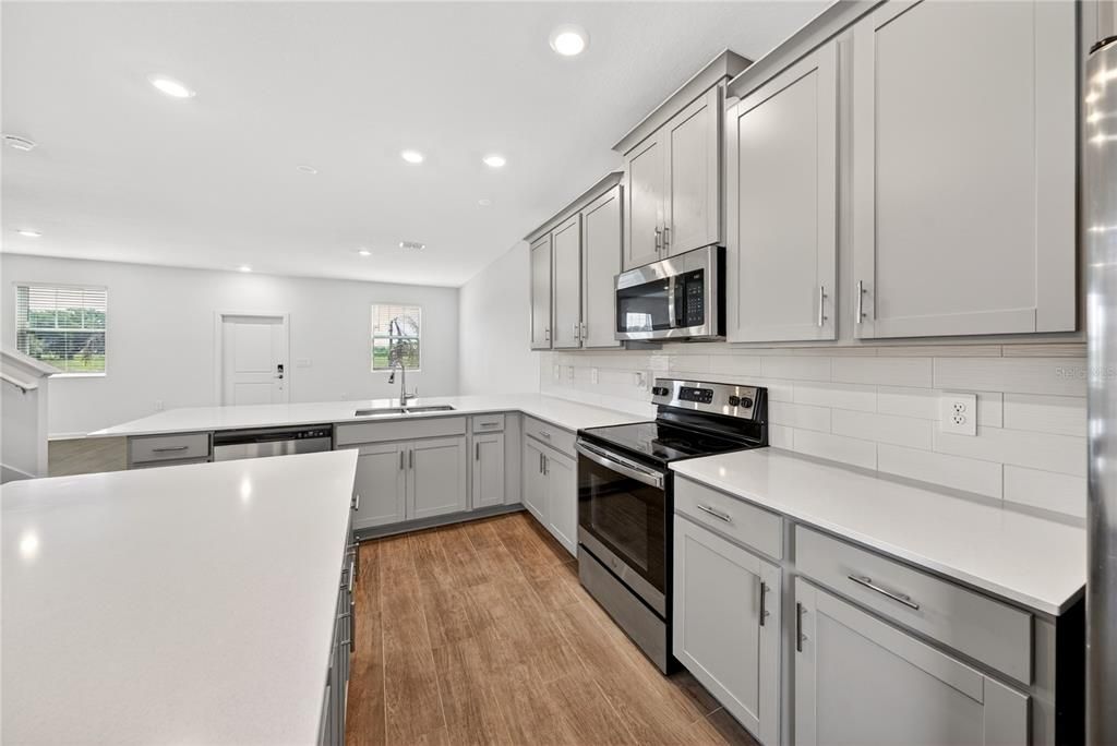 На продажу: $335,000 (3 спален, 2 ванн, 1603 Квадратных фут)