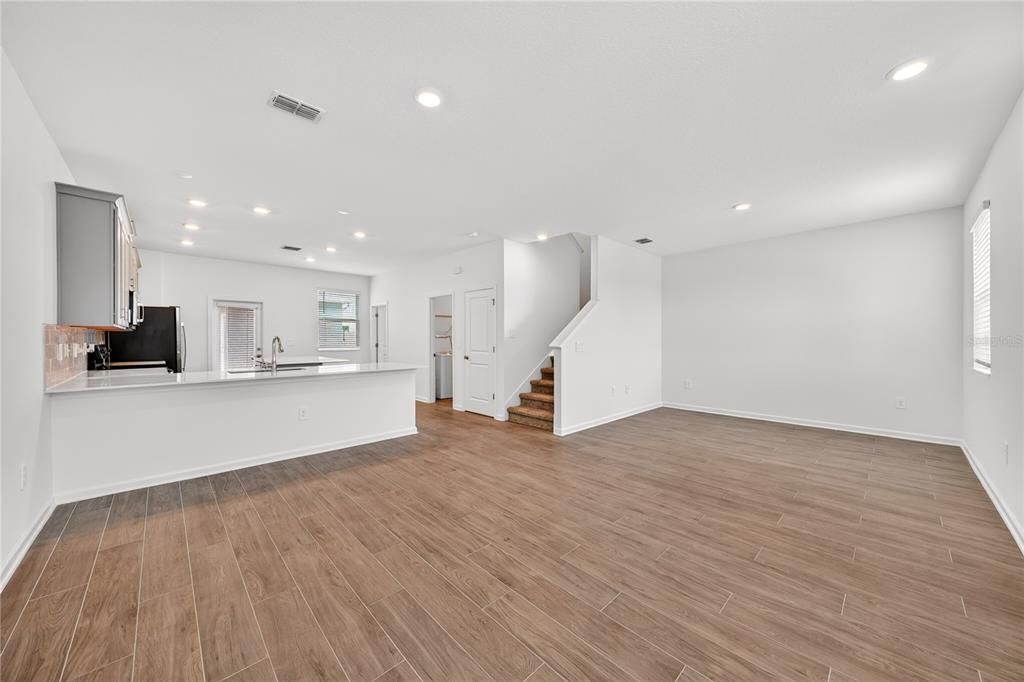 На продажу: $335,000 (3 спален, 2 ванн, 1603 Квадратных фут)