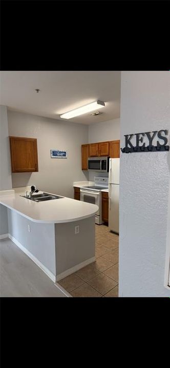 For Sale: $161,500 (1 beds, 1 baths, 615 Square Feet)