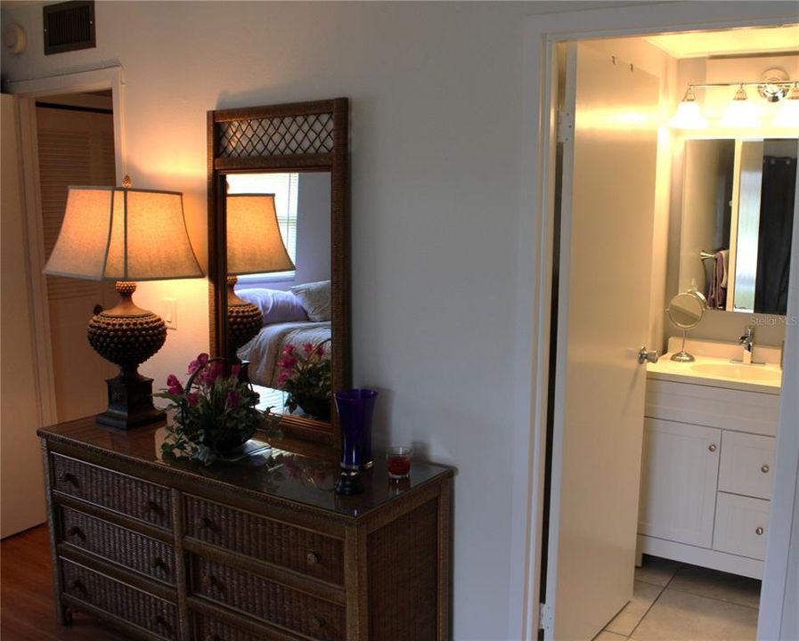 For Sale: $75,000 (1 beds, 1 baths, 800 Square Feet)