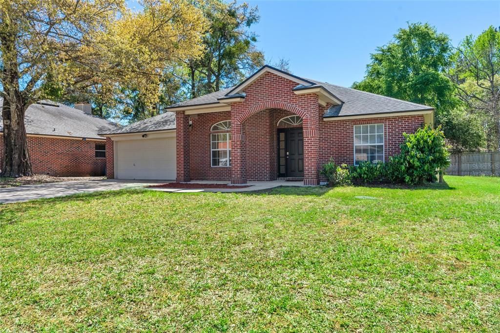 En Venta: $369,900 (4 camas, 2 baños, 1954 Pies cuadrados)